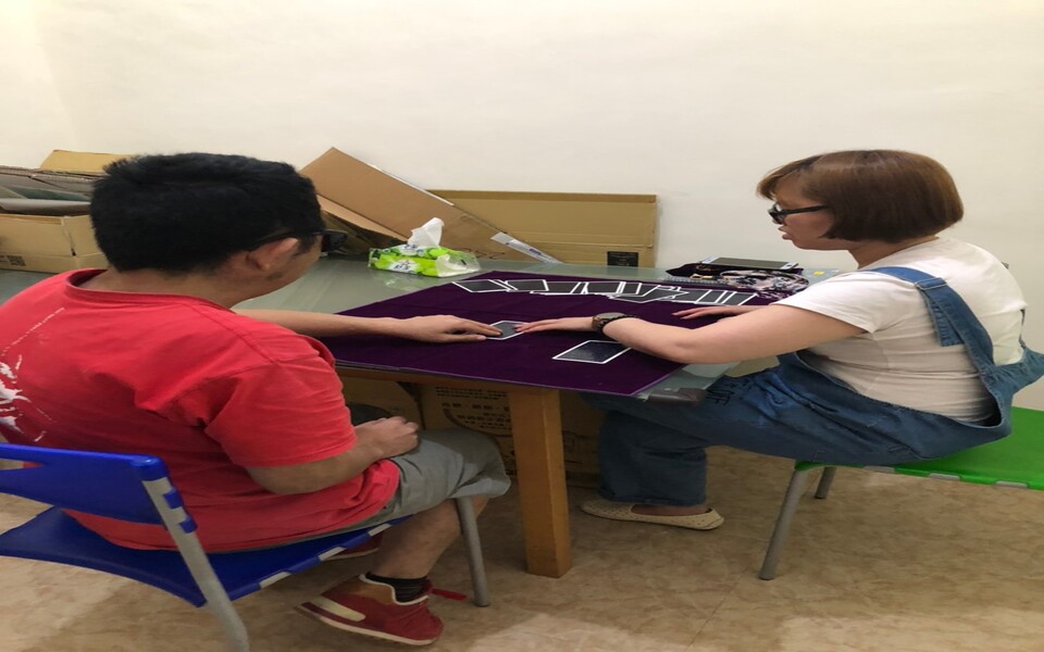 視障青少年塔羅牌體驗