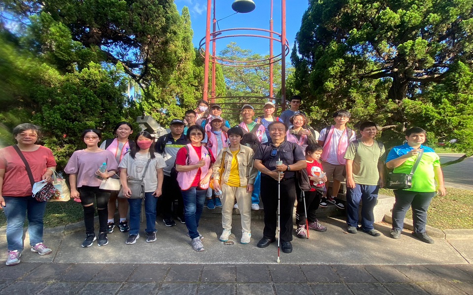 111年11月19日視障青年成長團體-臺大校園導覽活動照